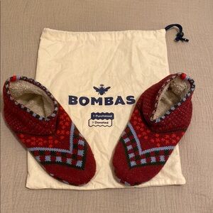 Bombas Burgundy Patterned Slip-On Sherpa Slippers. Size M